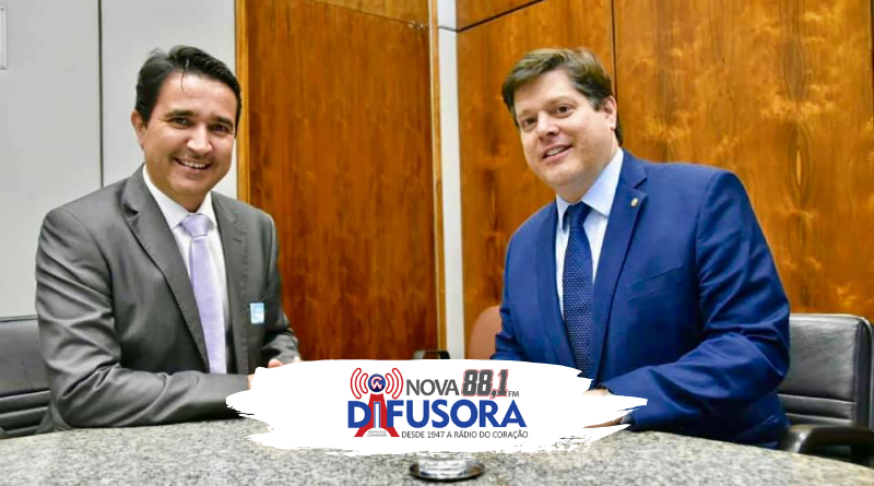 Prefeito Carlos Alberto fará LIVE para comunicar sua decisão sobre se candidatar a Deputado Estadual