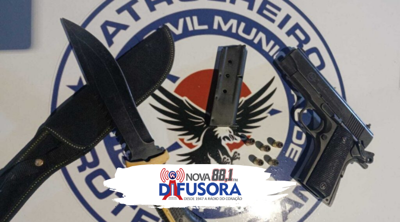Suspeito é detido com arma de fogo e materiais suspeitos em Amparo